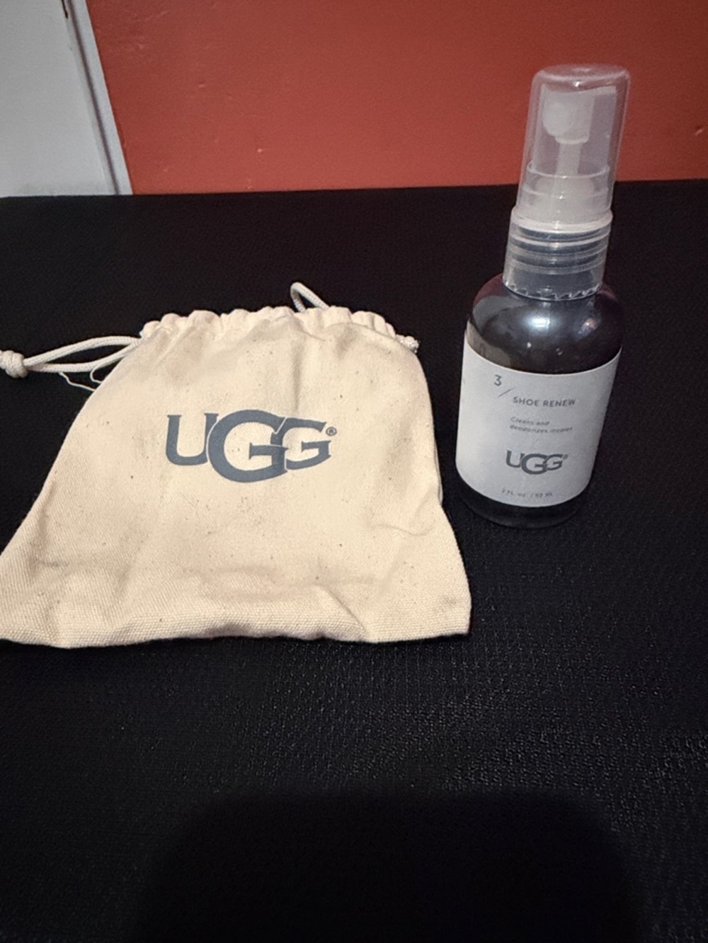 UGG Shoe Care Spray with Branded Drawstring Pouch - Beige & Gray